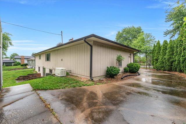 11822 3rd Street, Milan, IL 61264