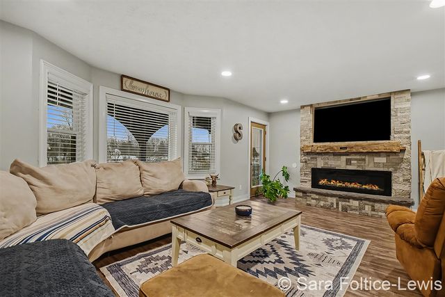 1595 Angling Road, Grandville, MI 49418