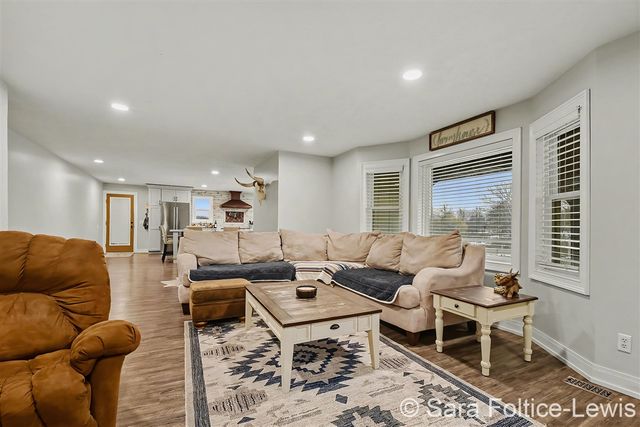 1595 Angling Road, Grandville, MI 49418