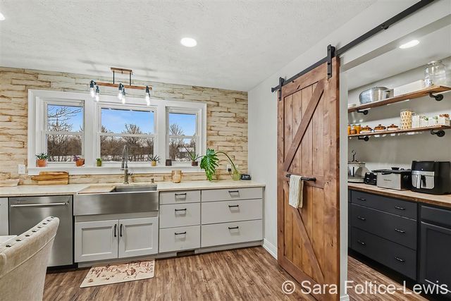 1595 Angling Road, Grandville, MI 49418