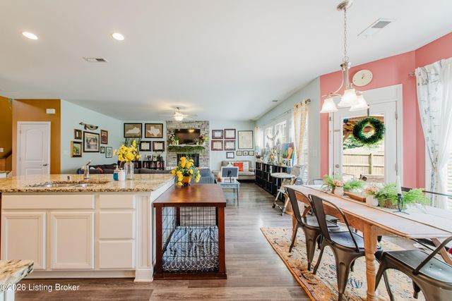 6913 Franklin Farmer Way, Louisville, KY 40229