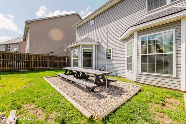 6913 Franklin Farmer Way, Louisville, KY 40229