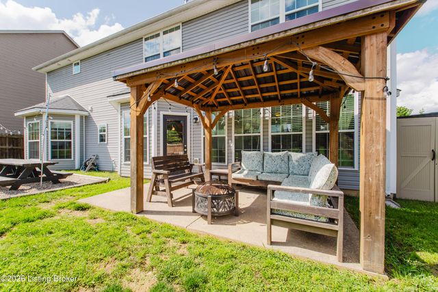6913 Franklin Farmer Way, Louisville, KY 40229