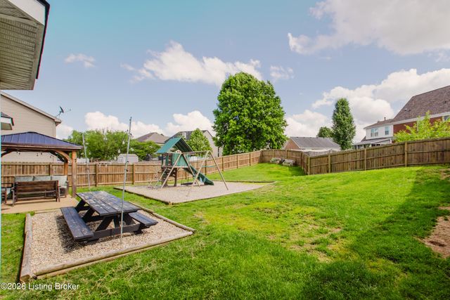 6913 Franklin Farmer Way, Louisville, KY 40229