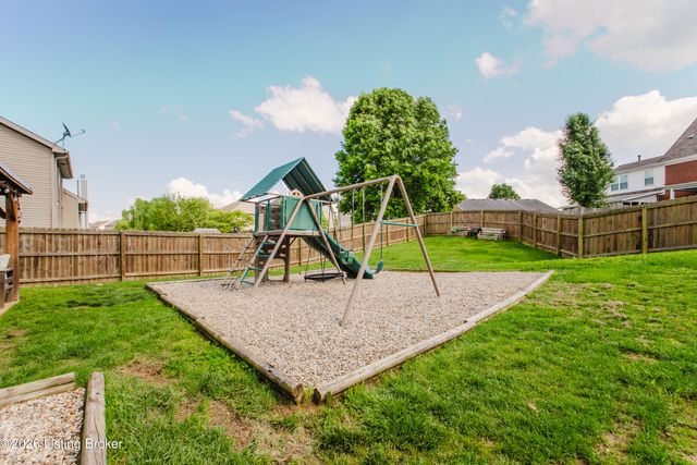 6913 Franklin Farmer Way, Louisville, KY 40229