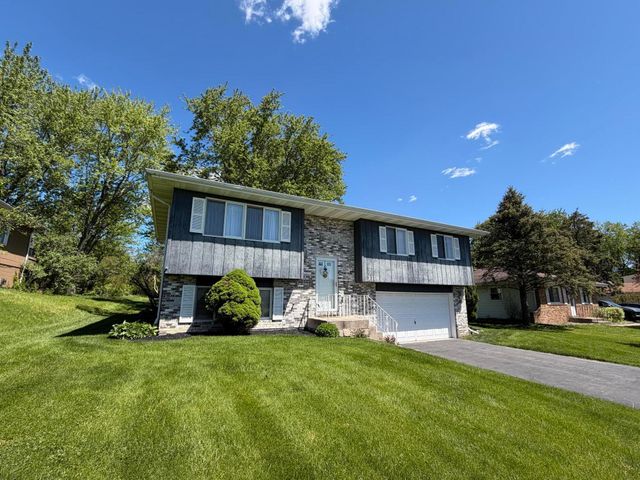 1318 Brandywine Road, Crown Point, IN 46307