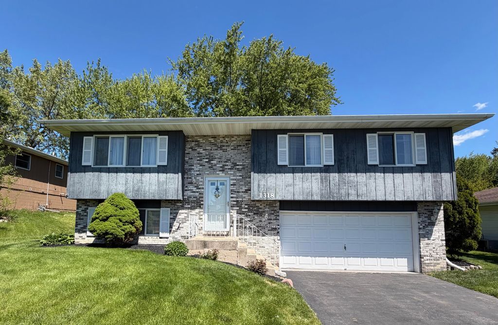 1318 Brandywine Road, Crown Point, IN 46307