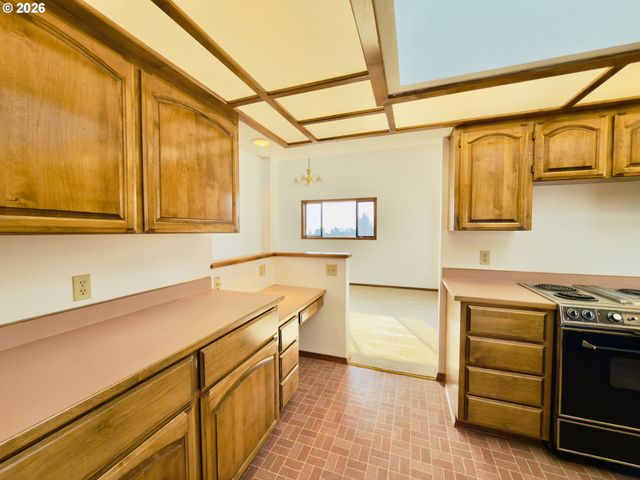 825 BROOKHAVEN Dr B, Brookings, OR 97415