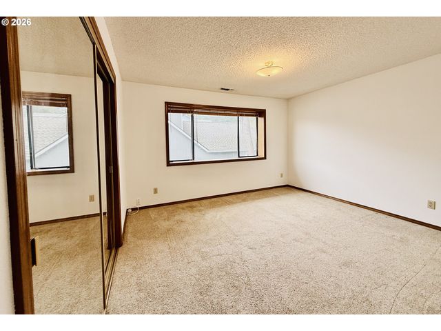 825 BROOKHAVEN Dr B, Brookings, OR 97415