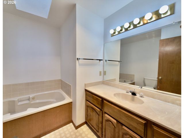 825 BROOKHAVEN Dr B, Brookings, OR 97415