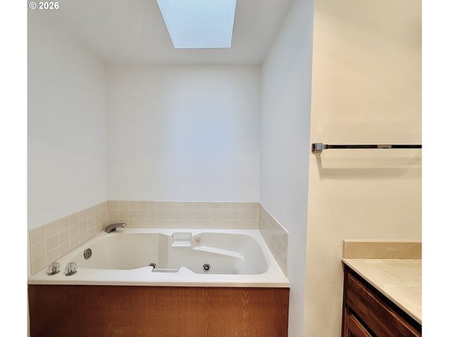 825 BROOKHAVEN Dr B, Brookings, OR 97415