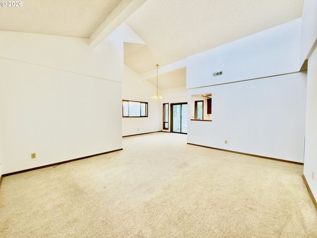 825 BROOKHAVEN Dr B, Brookings, OR 97415
