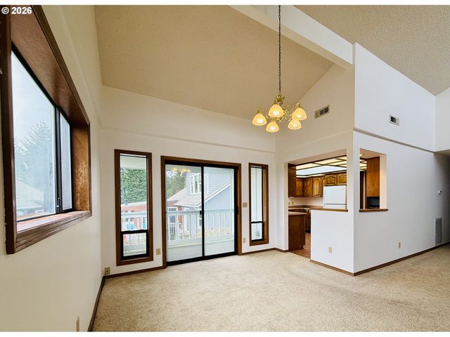 825 BROOKHAVEN Dr B, Brookings, OR 97415