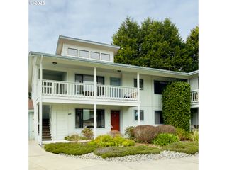 825 BROOKHAVEN Dr B, Brookings, OR 97415