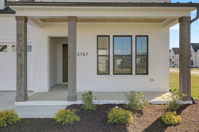 5747 Sagebrush Dr, Murfreesboro, TN 37129
