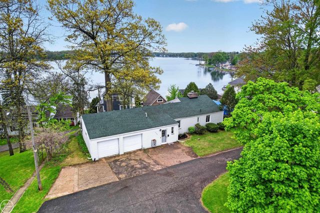 664 Sunrise Park Street, Genoa Twp, MI 48843