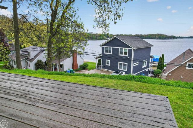 664 Sunrise Park Street, Genoa Twp, MI 48843