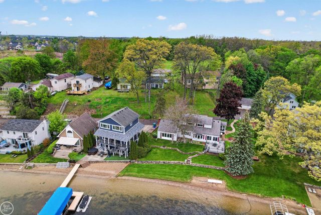 664 Sunrise Park Street, Genoa Twp, MI 48843