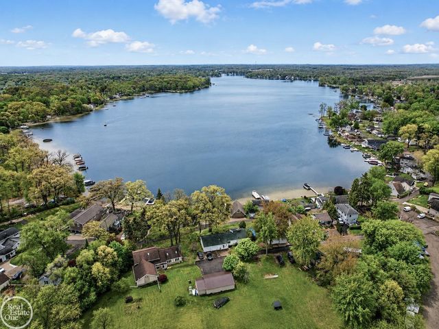 664 Sunrise Park Street, Genoa Twp, MI 48843