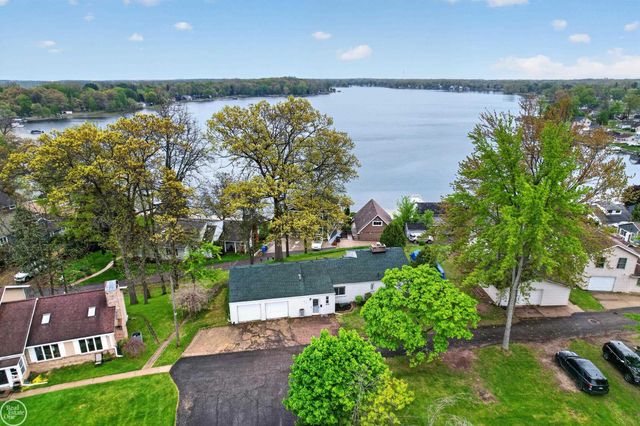 664 Sunrise Park Street, Genoa Twp, MI 48843