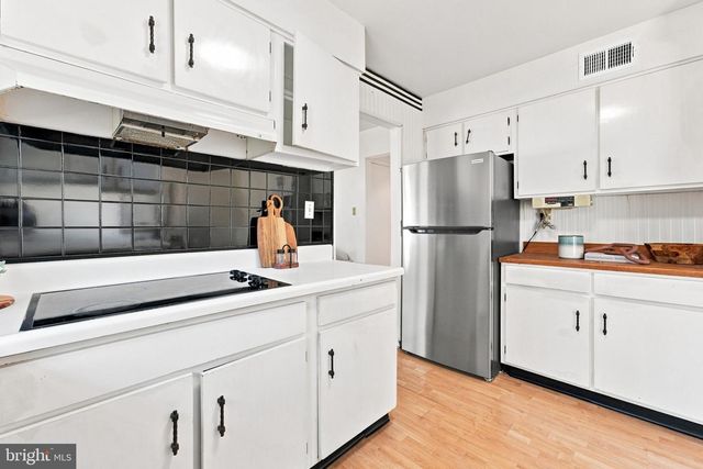 16 TEMPEST LN, Willingboro, NJ 08046