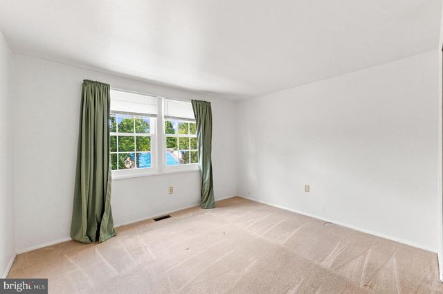 16 TEMPEST LN, Willingboro, NJ 08046