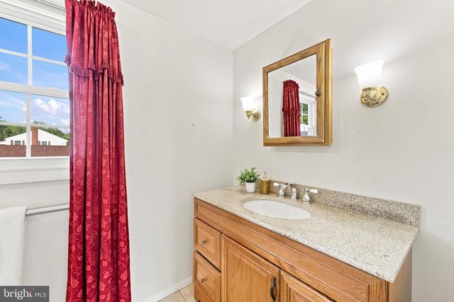 16 TEMPEST LN, Willingboro, NJ 08046