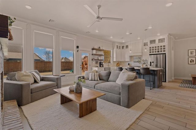 8124 Crew Lane, Edmond, OK 73034