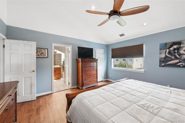 100 Baker Court 90, Island Park, NY 11558