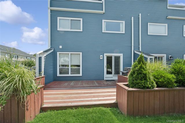 100 Baker Court 90, Island Park, NY 11558