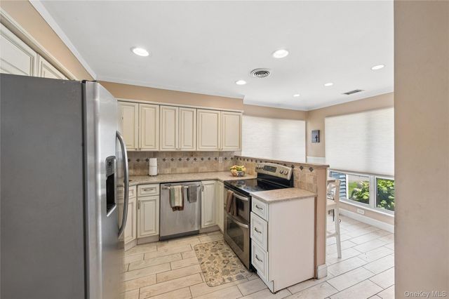 100 Baker Court 90, Island Park, NY 11558
