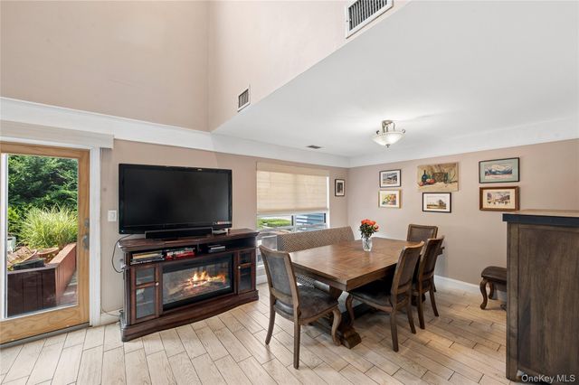 100 Baker Court 90, Island Park, NY 11558