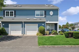 100 Baker Court 90, Island Park, NY 11558
