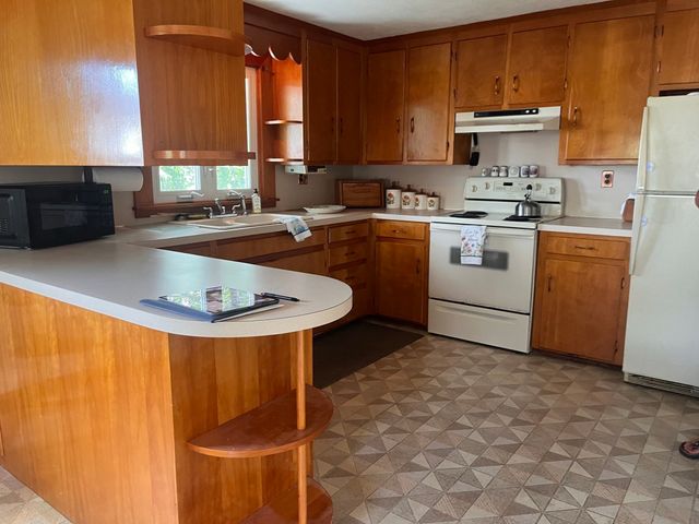 33 Rand Ave, Attleboro, MA 02703