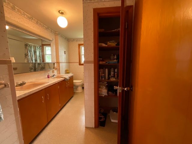 33 Rand Ave, Attleboro, MA 02703