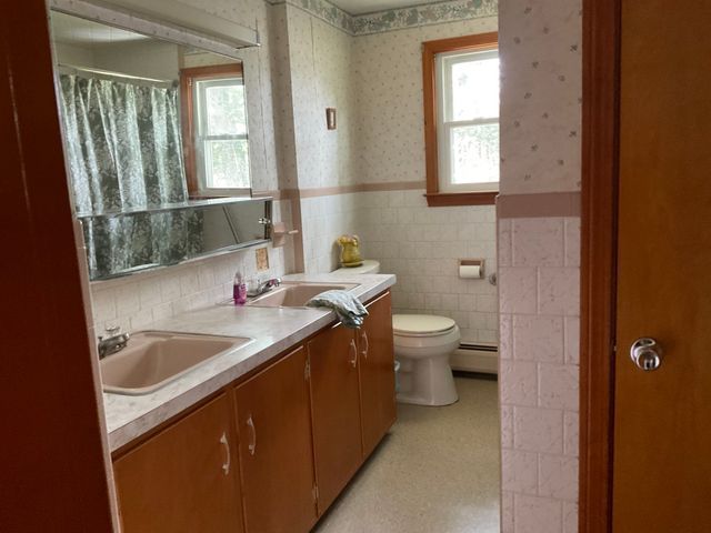 33 Rand Ave, Attleboro, MA 02703