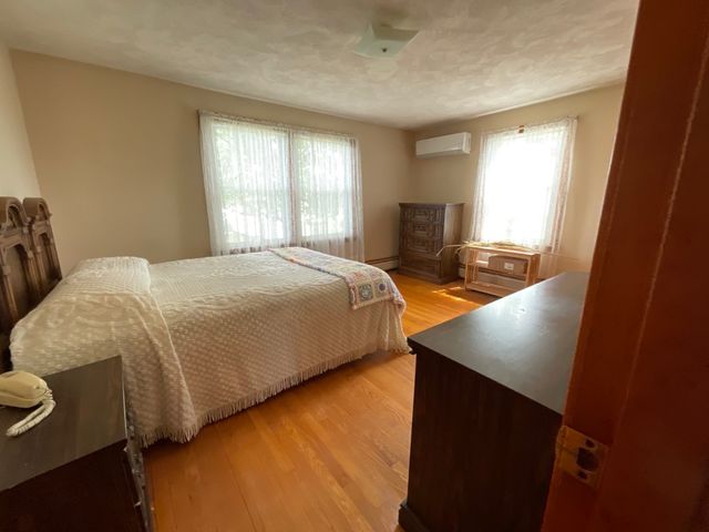 33 Rand Ave, Attleboro, MA 02703