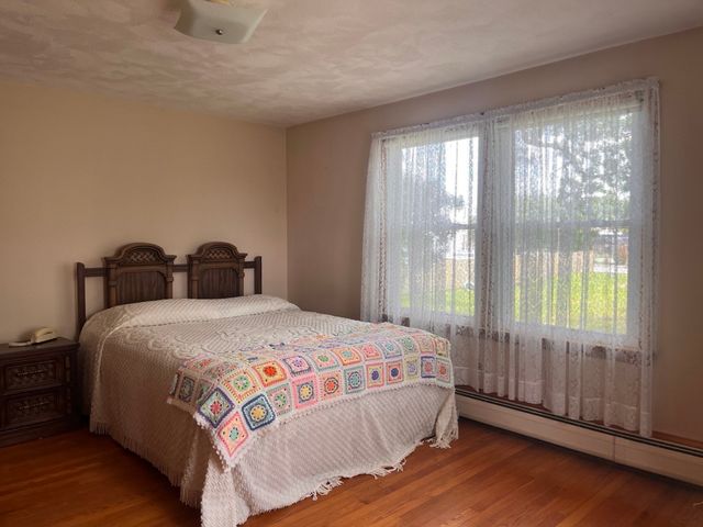 33 Rand Ave, Attleboro, MA 02703