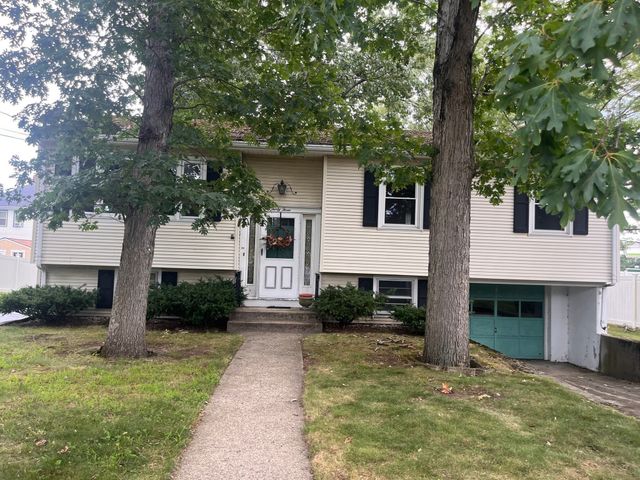 33 Rand Ave, Attleboro, MA 02703