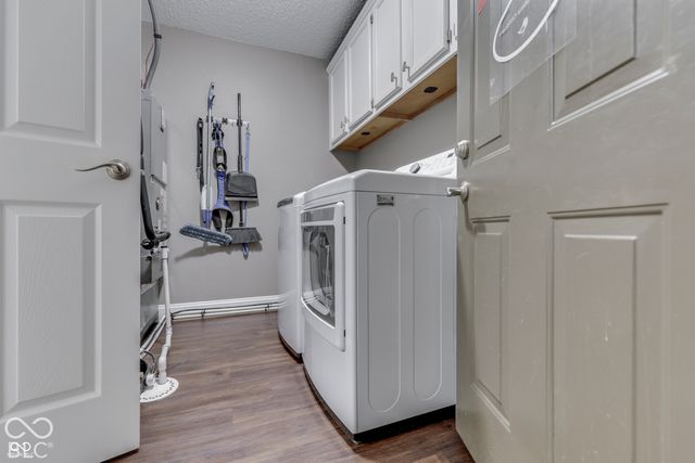 8042 Southern Trails Place, Indianapolis, IN 46237