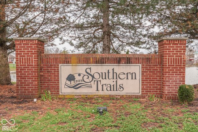 8042 Southern Trails Place, Indianapolis, IN 46237