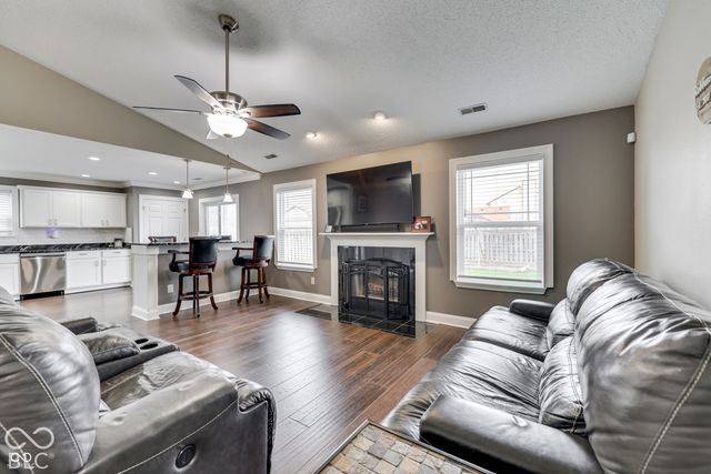 8042 Southern Trails Place, Indianapolis, IN 46237