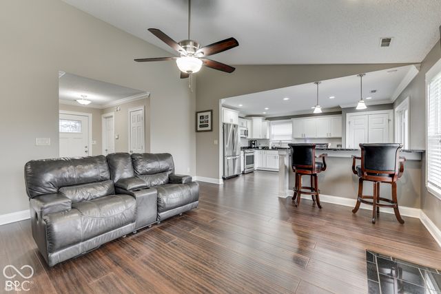 8042 Southern Trails Place, Indianapolis, IN 46237