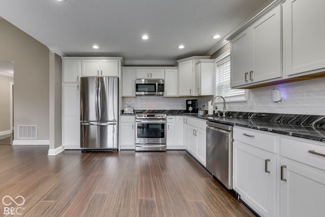8042 Southern Trails Place, Indianapolis, IN 46237