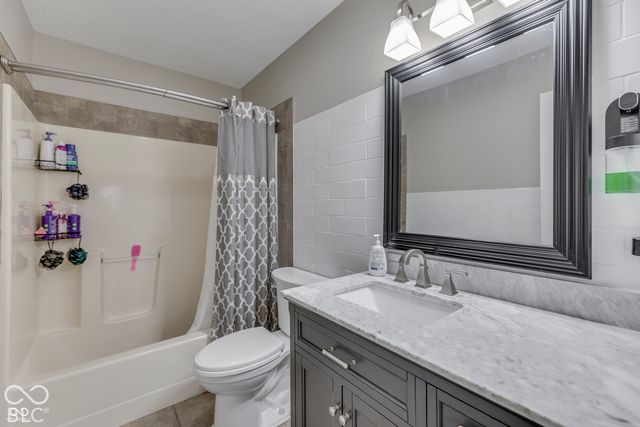 8042 Southern Trails Place, Indianapolis, IN 46237