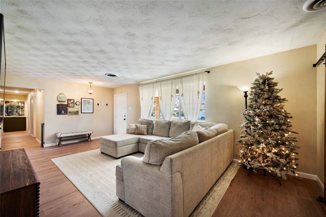 810 Danish Drive, Grand Prairie, TX 75050