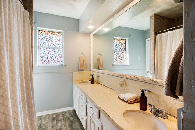 810 Danish Drive, Grand Prairie, TX 75050