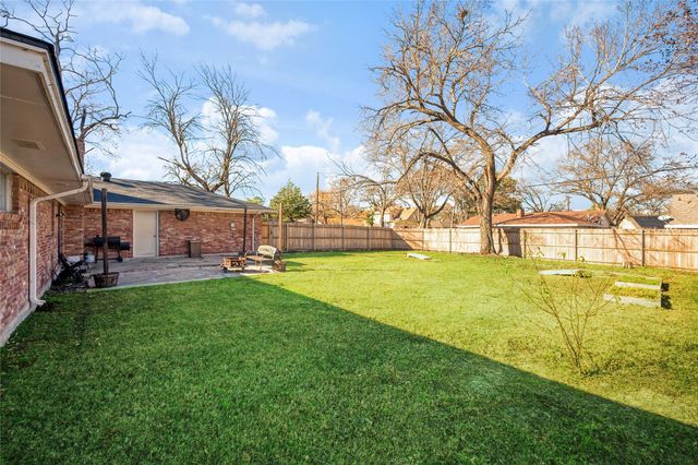 810 Danish Drive, Grand Prairie, TX 75050