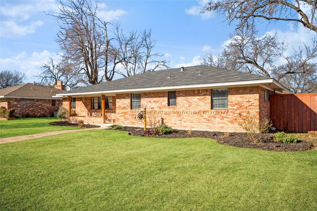 810 Danish Drive, Grand Prairie, TX 75050