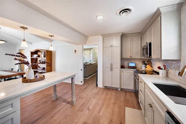 810 Danish Drive, Grand Prairie, TX 75050